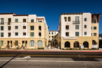 Luxe Pasadena in Pasadena, CA - Foto de edificio - Building Photo