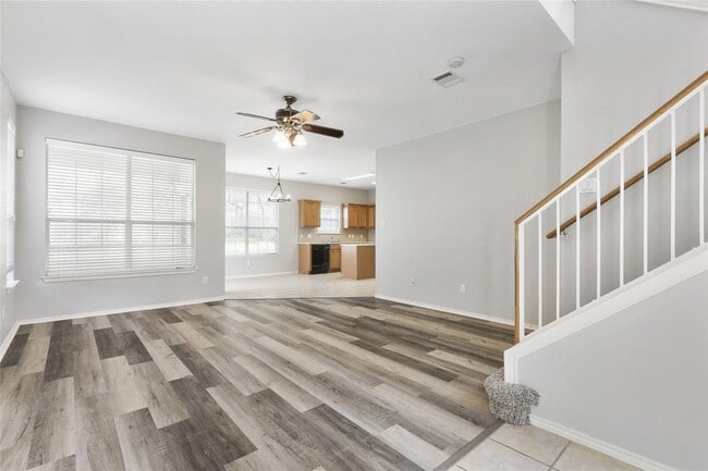 9405 Billingham Trail in Austin, TX - Foto de edificio - Building Photo