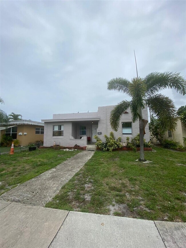 2014 Funston St in Hollywood, FL - Building Photo - Building Photo