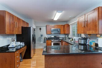 3615 Fairfax Ct E in Aurora, IL - Building Photo - Building Photo