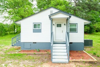 115 Lawndale Ave in Hillsborough, NC - Foto de edificio - Building Photo