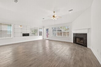 3143 Oakwood Run Dr in Sugar Land, TX - Building Photo - Building Photo