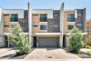 557 California Ave in Reno, NV - Building Photo