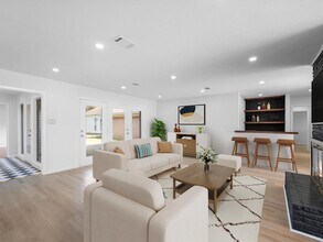 5762 Birdwood Rd in Houston, TX - Building Photo - Building Photo