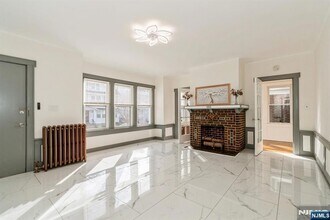 41-43-43 Poe Ave in Newark, NJ - Foto de edificio - Building Photo