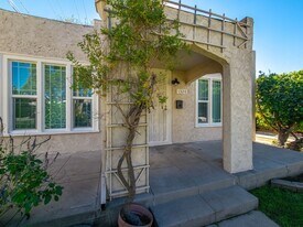 1320 E Maple St in Glendale, CA - Building Photo