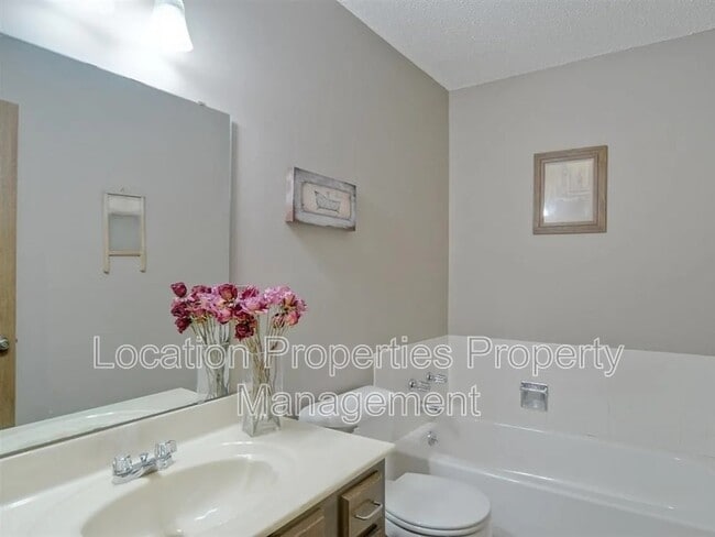 2401 Sequoia Ct in Lawrence, KS - Building Photo - Building Photo