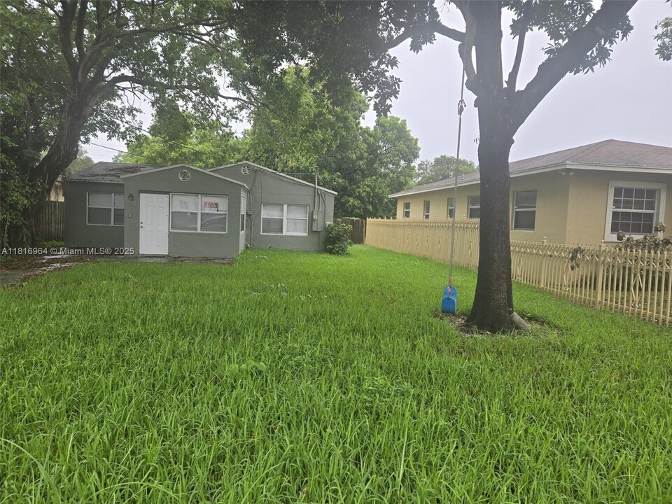 5709 Taylor St in Hollywood, FL - Building Photo