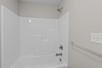 1256 Cross Creek Cir in Greenville, NC - Building Photo - Building Photo