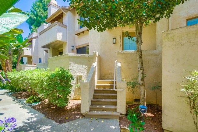 3268 Via Marin in San Diego, CA - Foto de edificio - Building Photo
