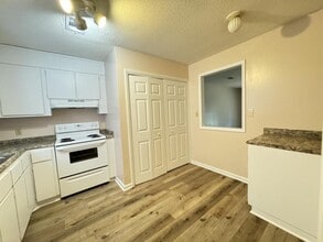 124 Stonehedge Drive in Warner Robins, GA - Building Photo - Building Photo