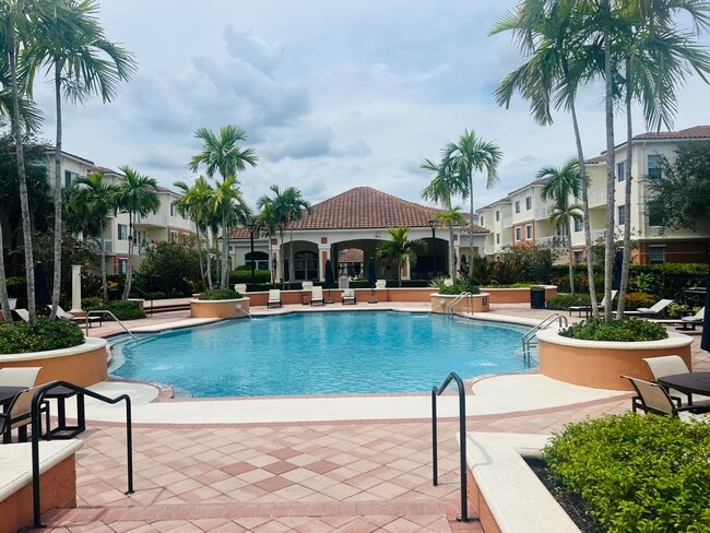 9905 Baywinds Blvd in Royal Palm Beach, FL - Building Photo - Building Photo