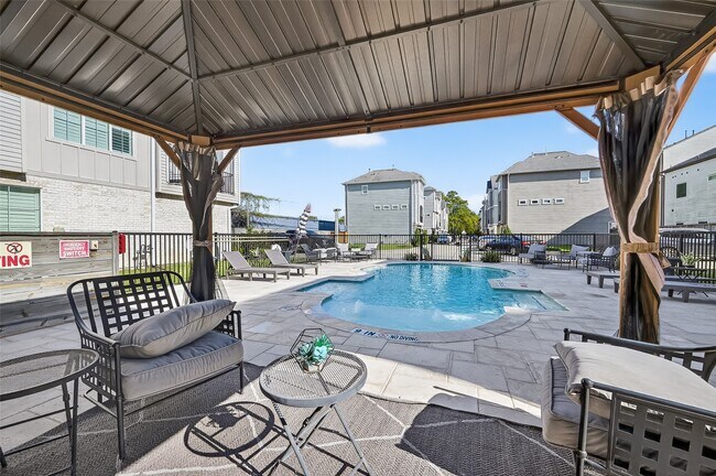 1303 Upland Retreat Dr in Houston, TX - Building Photo - Building Photo