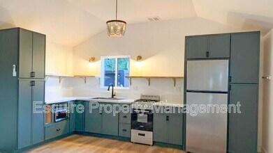 312 Anacapa Dr in Camarillo, CA - Building Photo - Building Photo