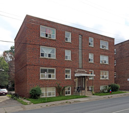 145 Victoria Ave S in Hamilton, ON - Building Photo - Building Photo