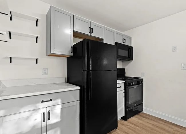 24266 Eureka Ave in Warren, MI - Building Photo - Building Photo