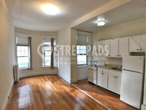 1315 Commonwealth Ave in Boston, MA - Foto de edificio - Building Photo