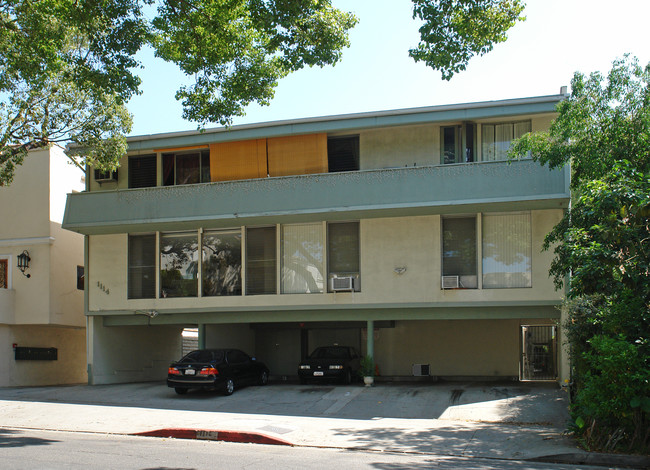 1114 N Flores St in West Hollywood, CA - Foto de edificio - Building Photo