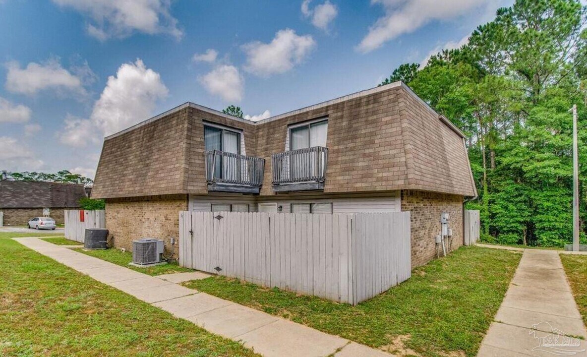 2301 W Michigan Ave in Pensacola, FL - Building Photo