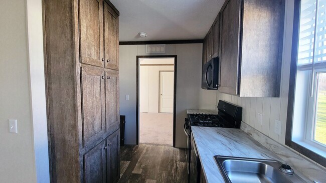 372 Utah Ct in Belleville, MI - Building Photo - Building Photo