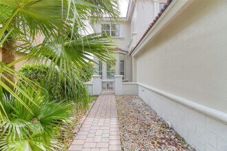5363 SW 38th Ave in Fort Lauderdale, FL - Building Photo - Building Photo