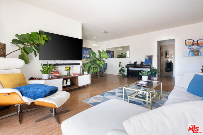 property at 1233 Laurel Ave