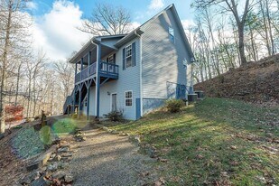 781 Parker Farm Rd in Franklin, NC - Building Photo