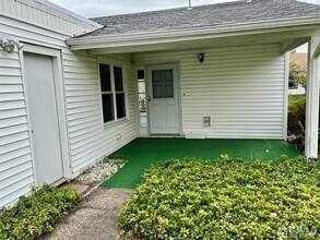 117 Ironwood Plaza in Monroe Township, NJ - Building Photo - Building Photo