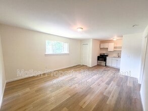 133 W Ridgewood Ave in Red Bank, TN - Building Photo - Building Photo