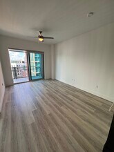89 NW 30th St, Unit A in Miami, FL - Foto de edificio - Building Photo