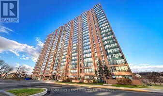 155 Hillcrest Ave in Mississauga, ON - Building Photo