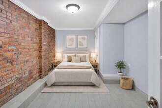 118 E 7th St, Unit 1W in New York, NY - Foto de edificio - Building Photo