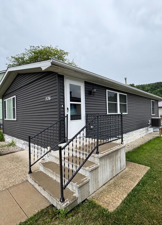 526 S 4th St in Guttenberg, IA - Building Photo