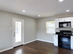 5121 W Shady Grove Rd in Irving, TX - Building Photo - Building Photo