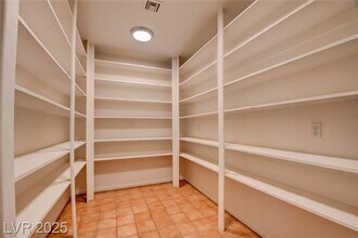 7040 Bailey Cir in Las Vegas, NV - Building Photo - Building Photo