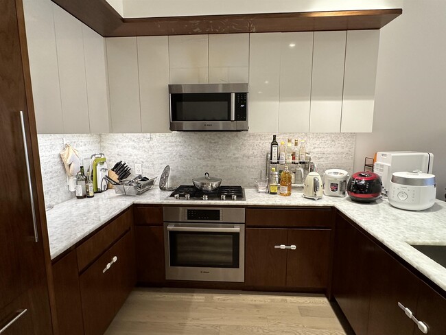 75 Park Ln S in Jersey City, NJ - Building Photo - Building Photo