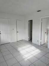 2442 Wilson St in Hollywood, FL - Building Photo - Building Photo