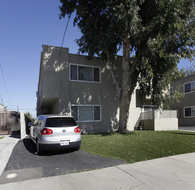 10847 Kling St in North Hollywood, CA - Building Photo - Building Photo