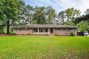 2729 Lanier Dr in Snellville, GA - Building Photo