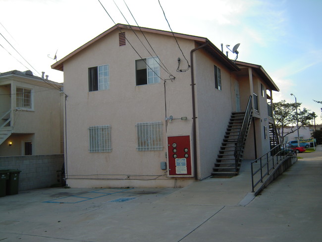 1710 S Redondo Blvd in Los Angeles, CA - Foto de edificio - Building Photo