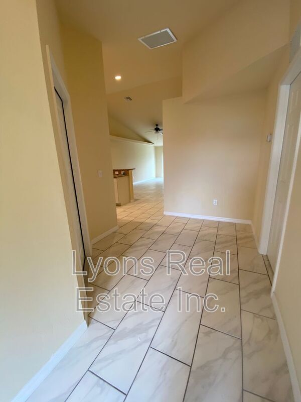 2947 Skyline Blvd in Cape Coral, FL - Building Photo - Building Photo