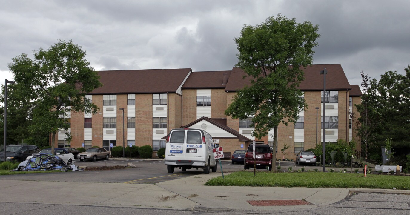 Antioch Manor in Cincinnati, OH - Building Photo