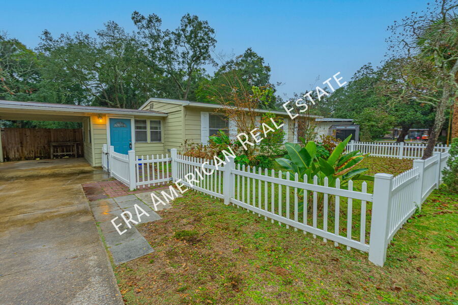 9 Okahatchee Cir SE in Fort Walton Beach, FL - Building Photo