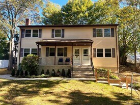 22 Williams St in East Northport, NY - Building Photo