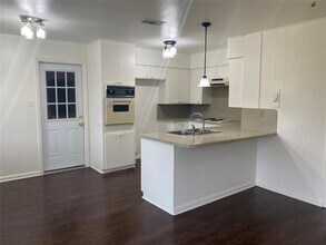 316 Pine St in Lake Jackson, TX - Building Photo - Building Photo