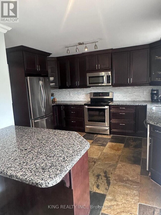 9 Whitehorn Crescent in Barrie, ON - Building Photo - Building Photo