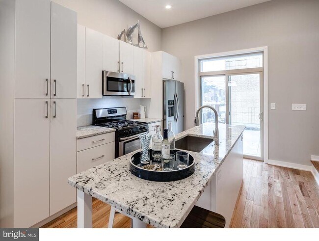 1844 E Cumberland St in Philadelphia, PA - Building Photo - Building Photo