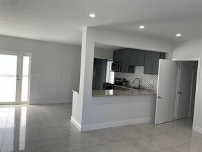 8640 SW 125th Ter in Miami, FL - Building Photo - Building Photo