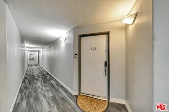 4477 Woodman Ave in Los Angeles, CA - Building Photo - Building Photo