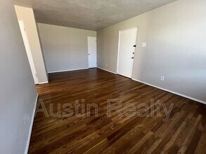 9111 Olive Blvd in St. Louis, MO - Building Photo - Building Photo